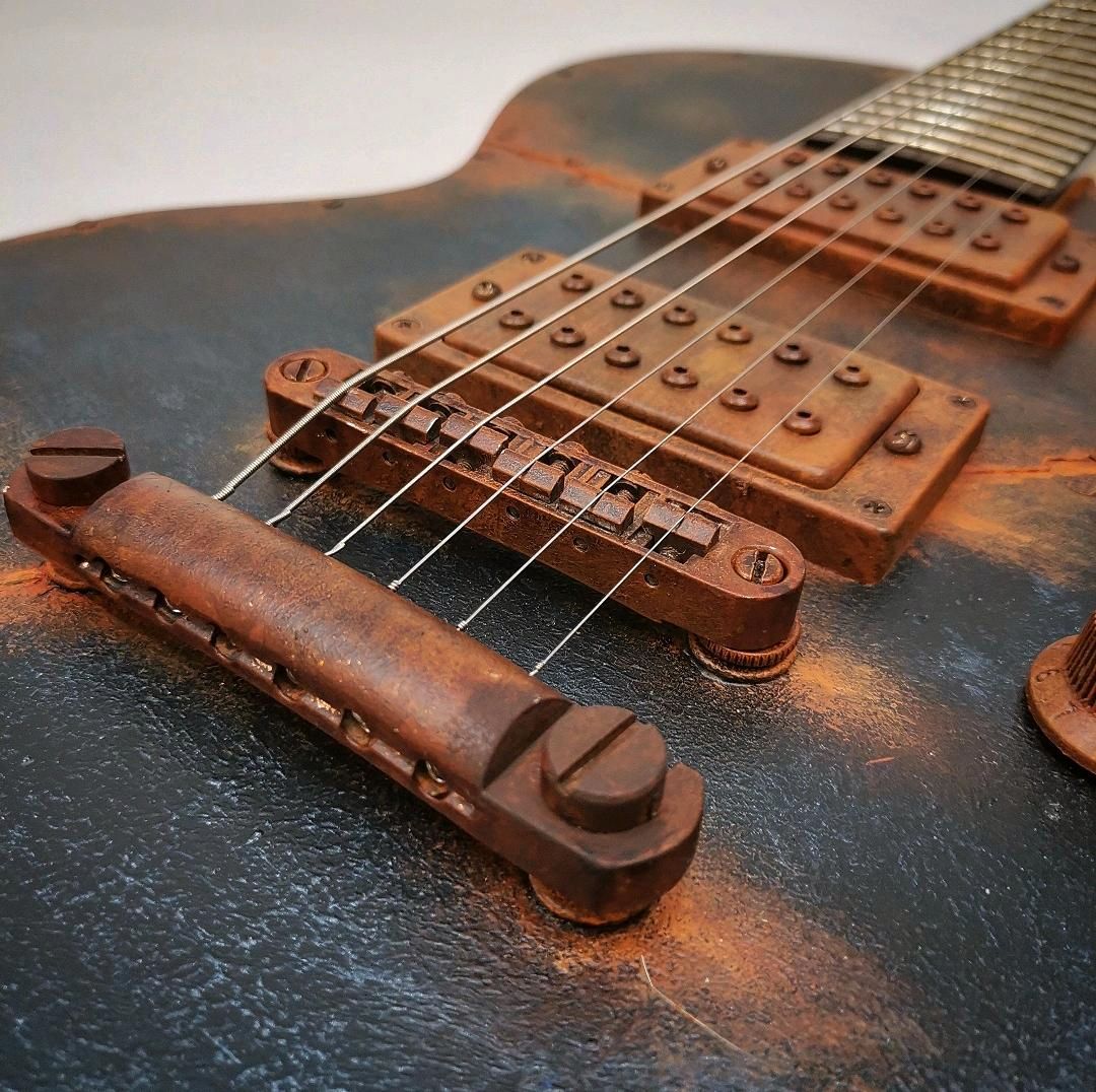 Rusty Metal Black EC detail 2