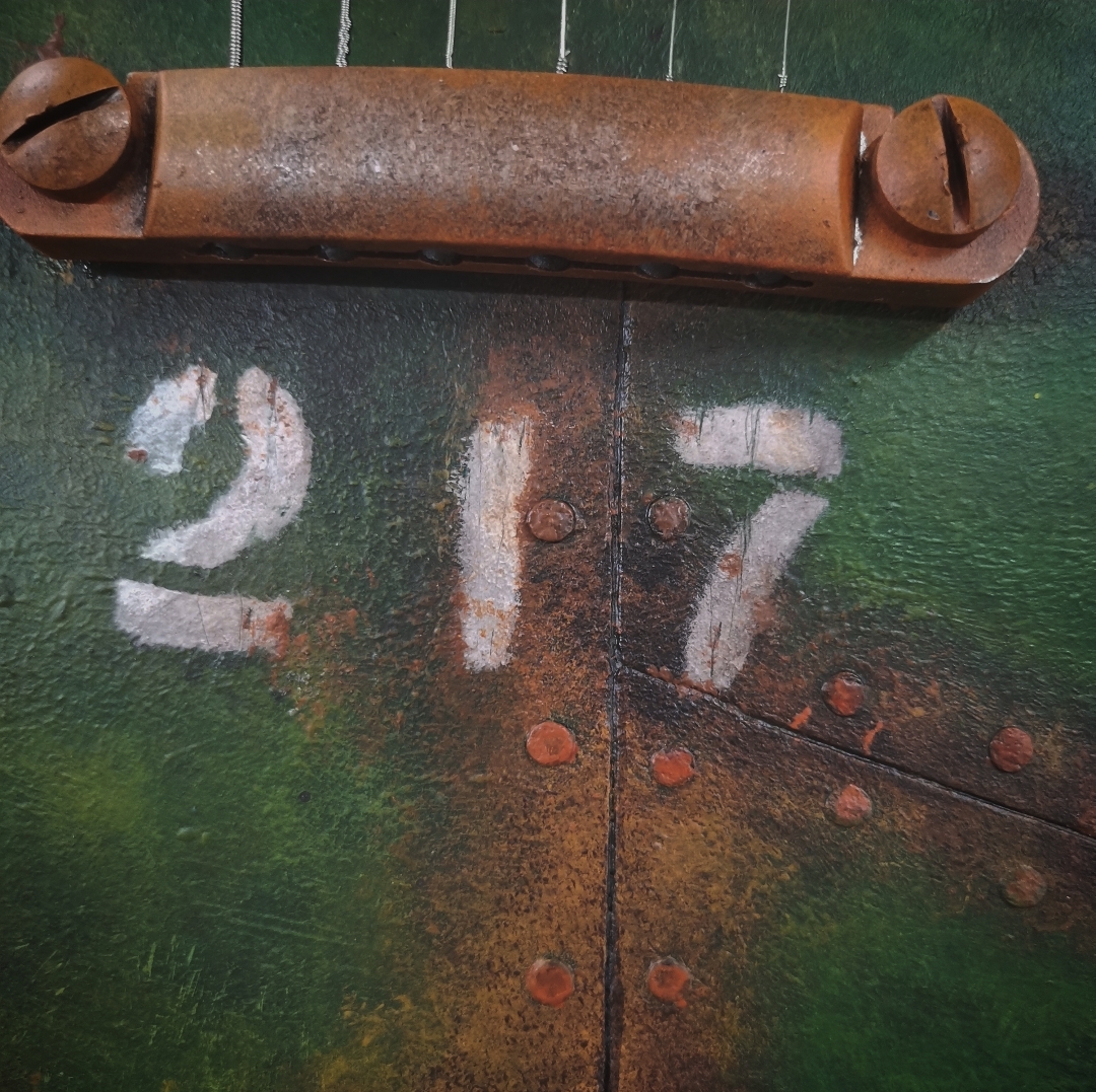 Rusty Army Green DC detail 2
